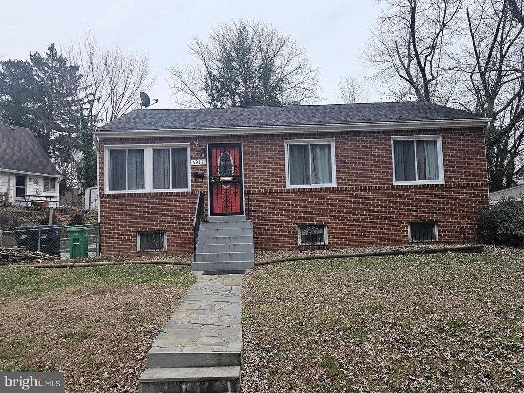 Exterior, Facade, Brick Facade, Raised Ranch