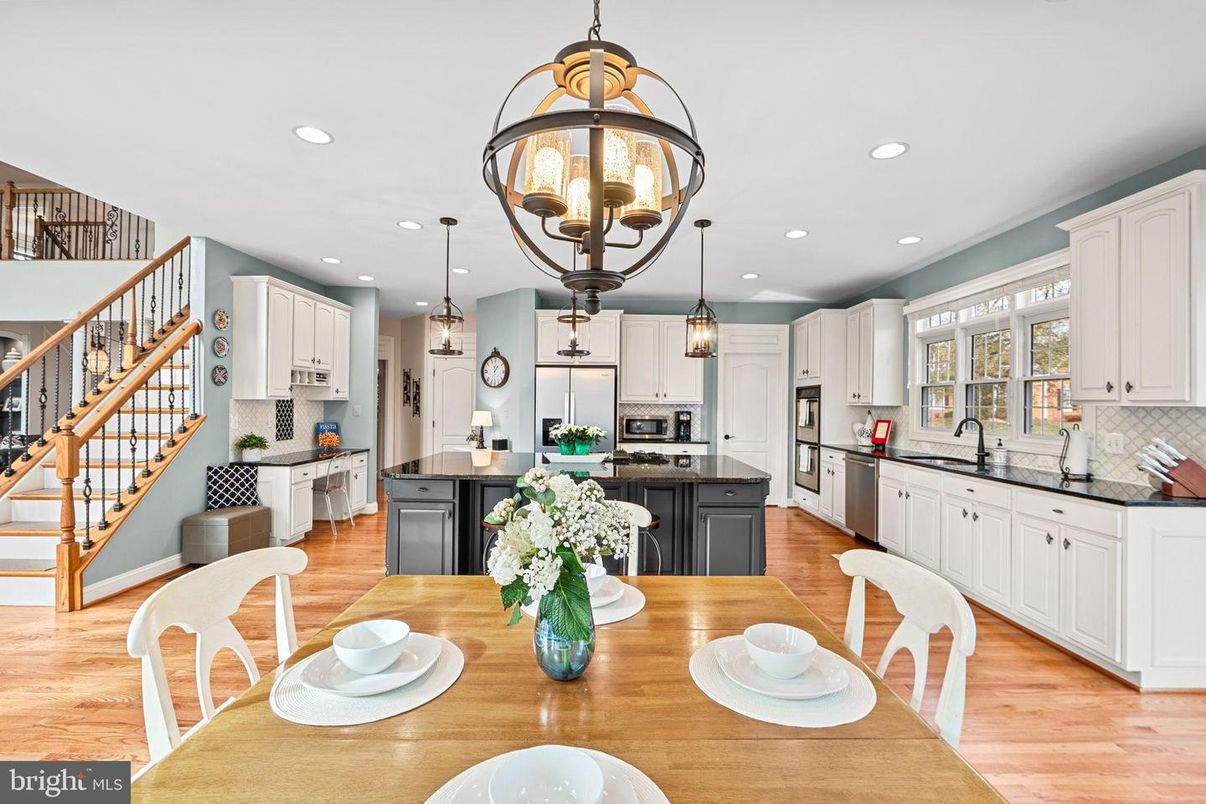 Dining room, Interior, Kitchen, Pendant Lights, Recessed Lighting, Stainless Steel Appliances, Wood Texture Flooring