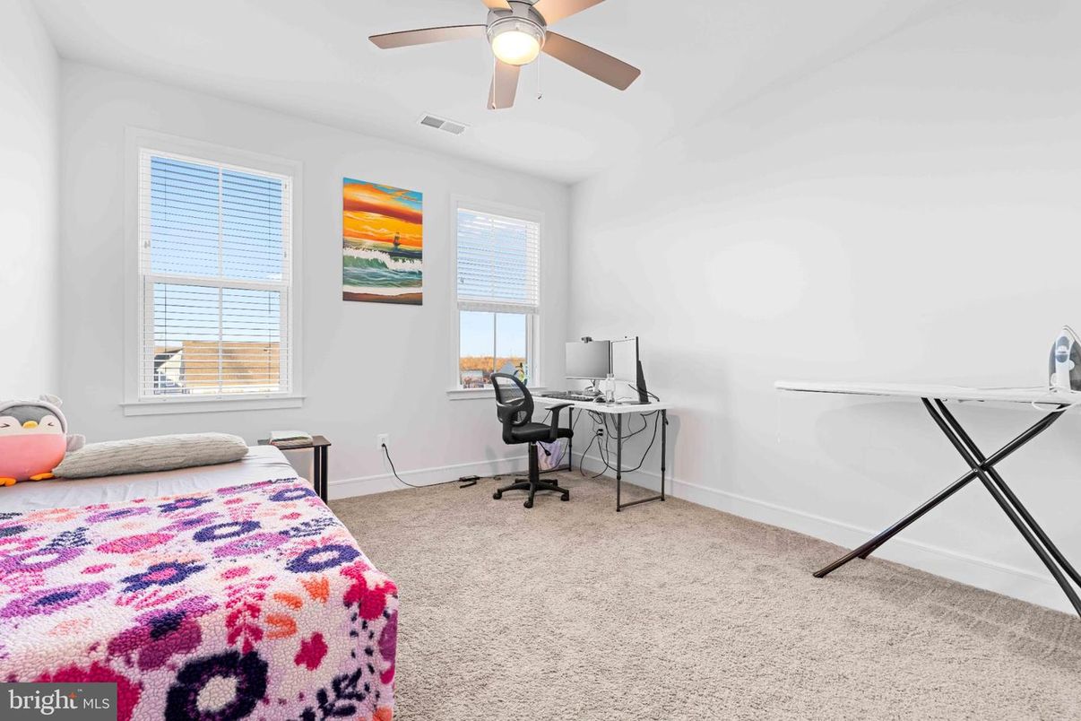 Home Office, Interior