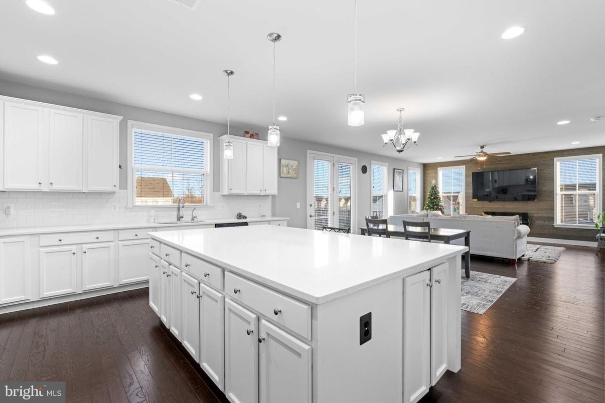 Chandelier, Dining room, Interior, Kitchen, Living room, Pendant Lights, Recessed Lighting, Wood Texture Flooring