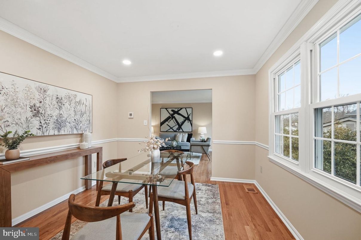 Dining room, Interior, Living room, Recessed Lighting, Wood Texture Flooring