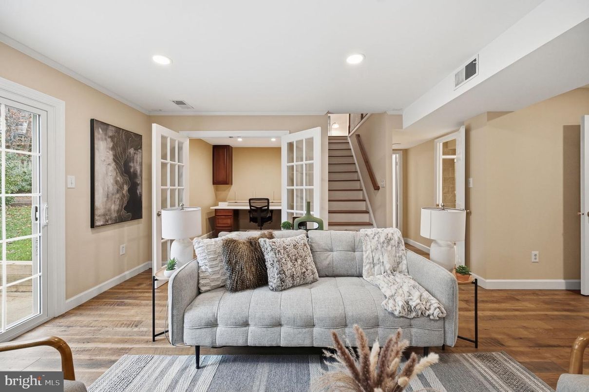 Interior, Recessed Lighting, Wood Texture Flooring
