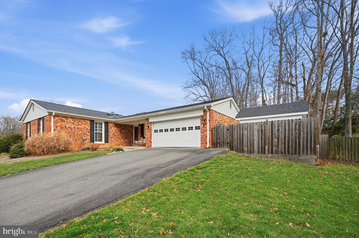 Attached, Exterior, Facade, Brick Facade, Ranch