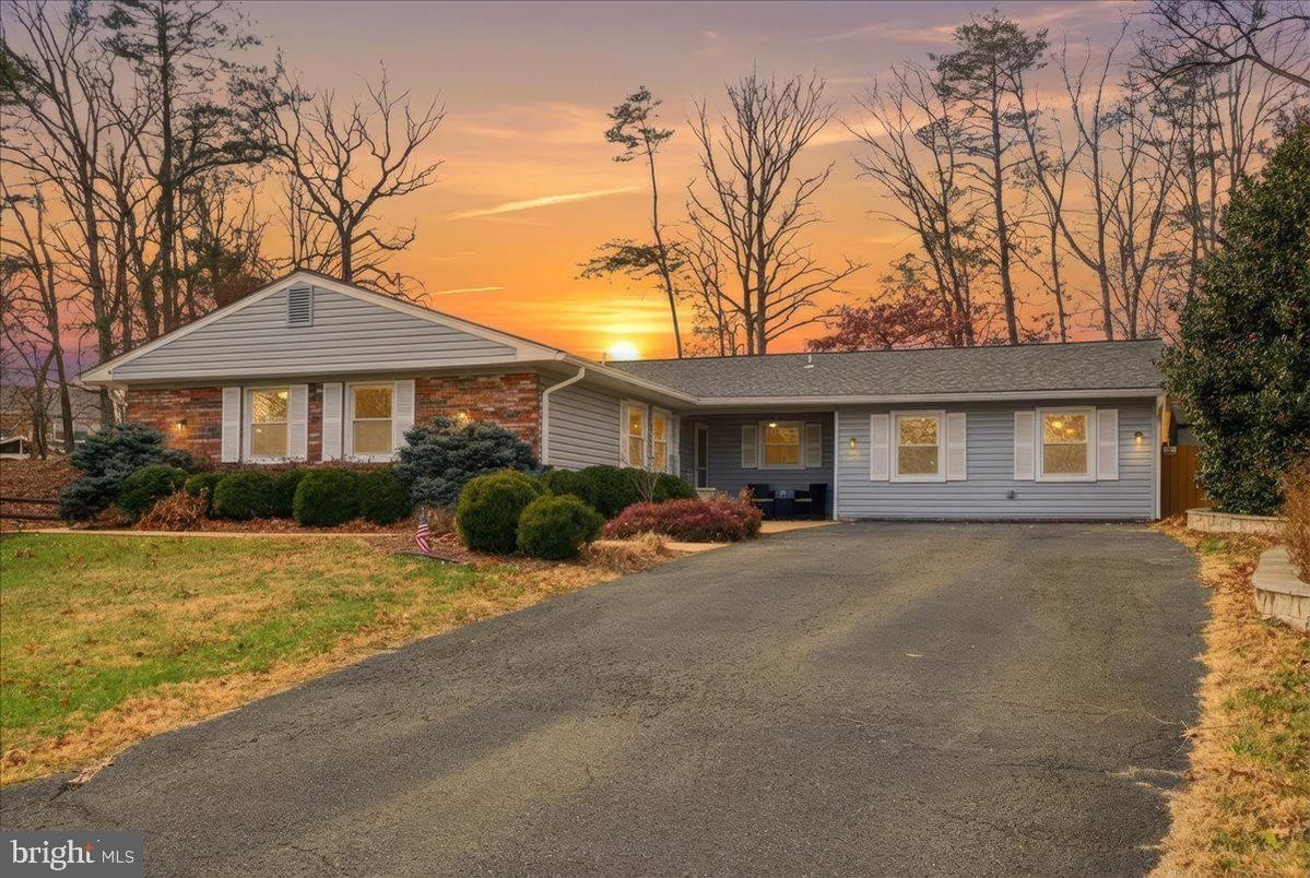 Exterior, Facade, Brick Facade, Ranch