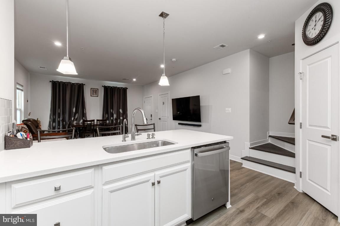 Interior, Kitchen, Pendant Lights, Recessed Lighting, Wood Texture Flooring