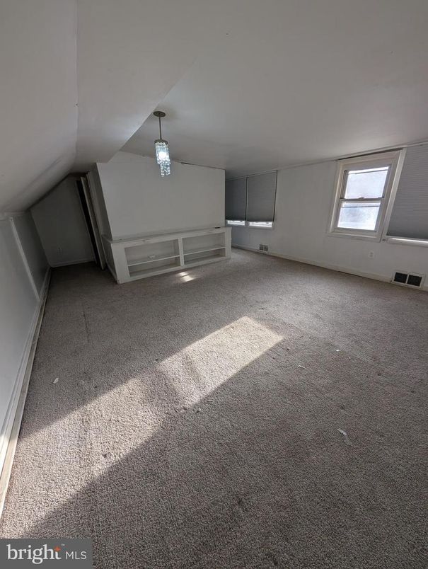 Empty room, Interior, Pendant Lights