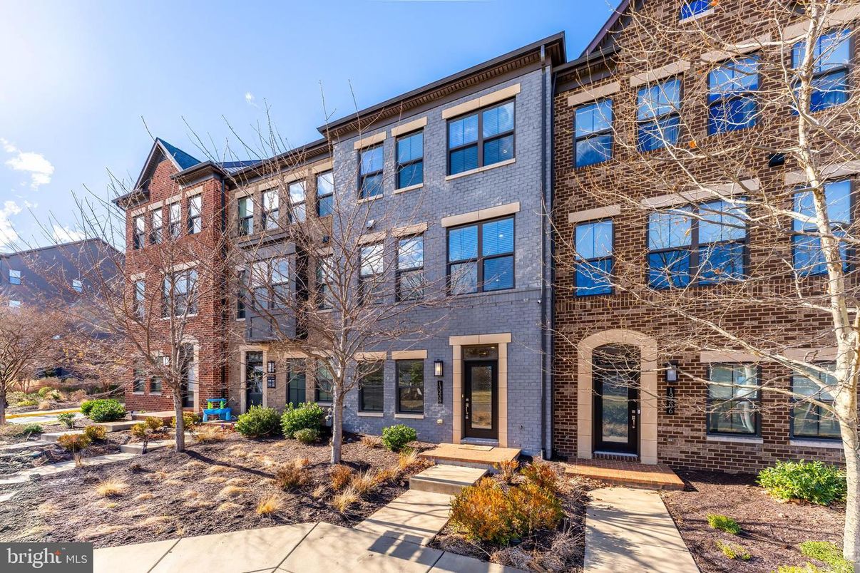 Exterior, Facade, Brick Facade, Rowhouse