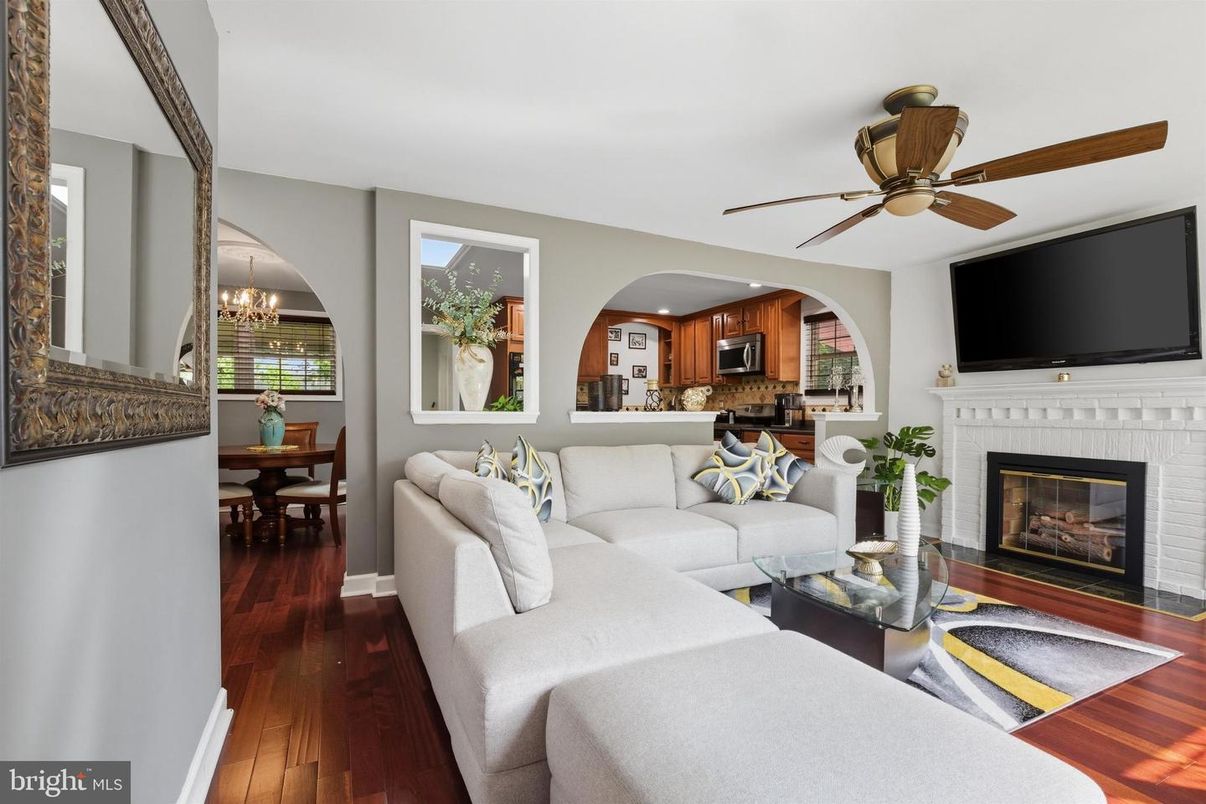 Chandelier, Dining room, Fireplace, Interior, Kitchen, Living room, Wood Texture Flooring