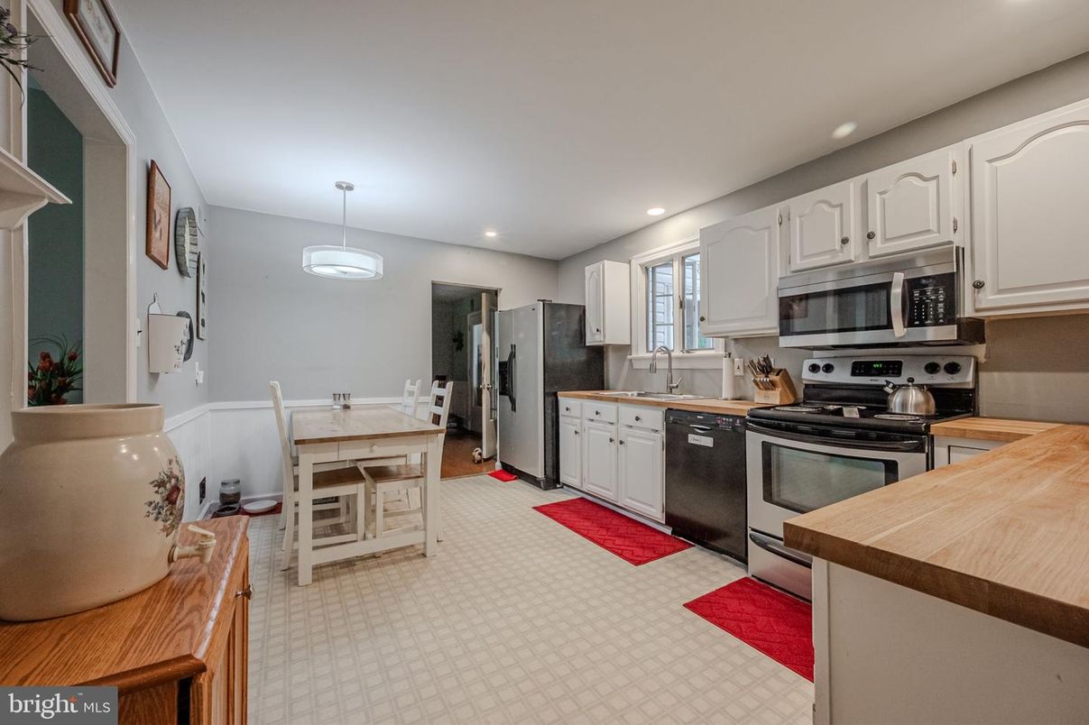 Dining room, Interior, Kitchen, Recessed Lighting