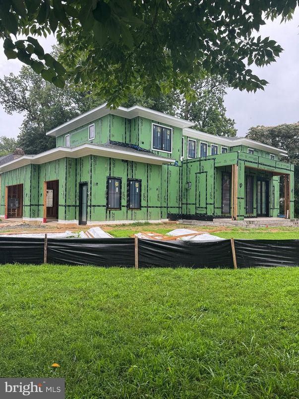 Backyard, Exterior, Facade, Modern