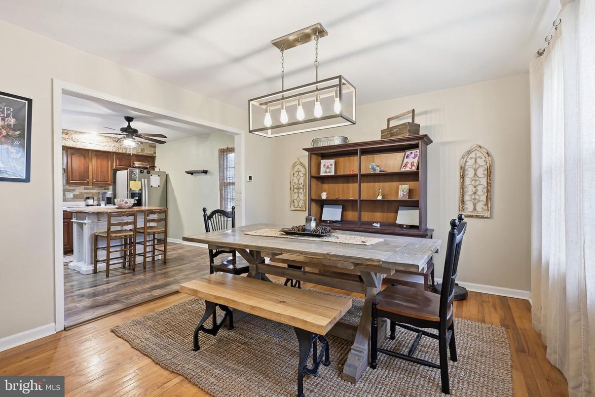 Dining room, Interior, Kitchen, Pendant Lights, Wood Texture Flooring