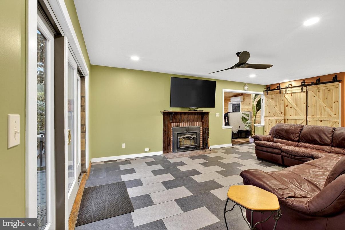 Fireplace, Interior, Living room, Recessed Lighting