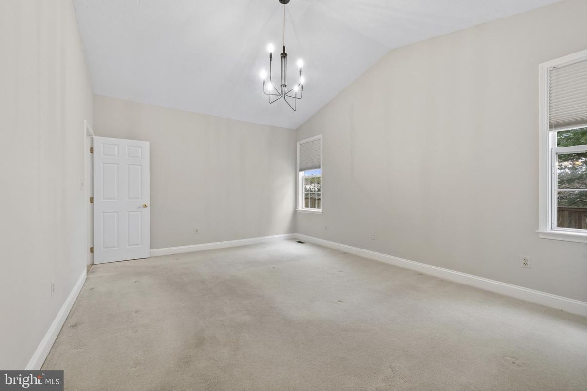 Chandelier, Empty room, Interior, Pendant Lights