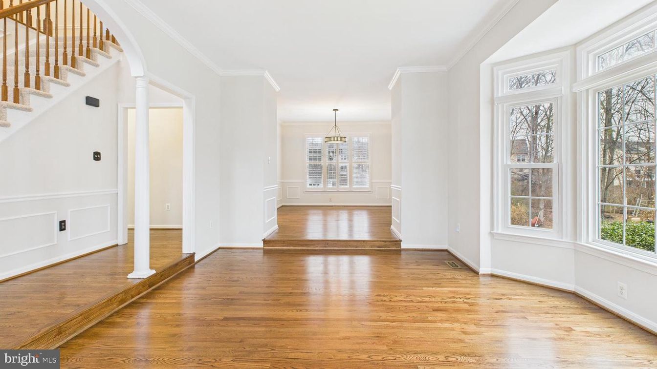 Empty room, Interior, Pendant Lights, Wood Texture Flooring