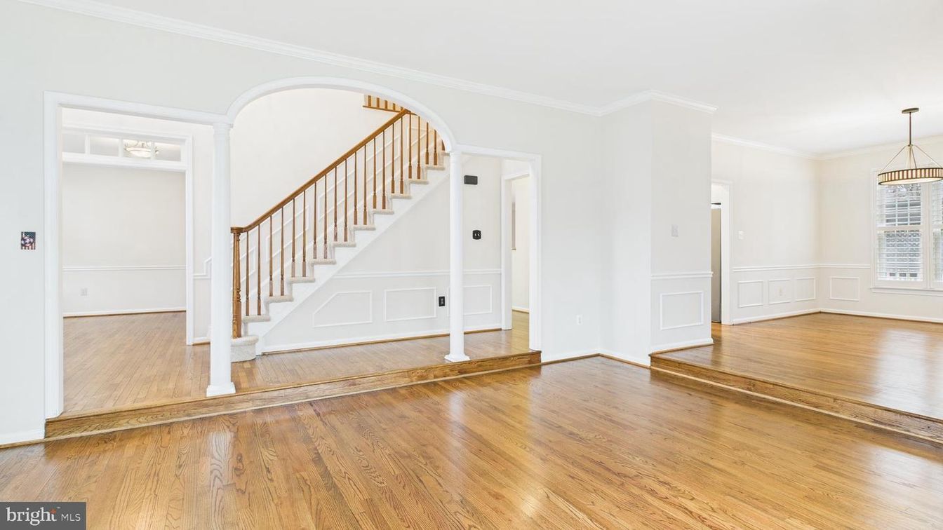 Empty room, Interior, Pendant Lights, Wood Texture Flooring