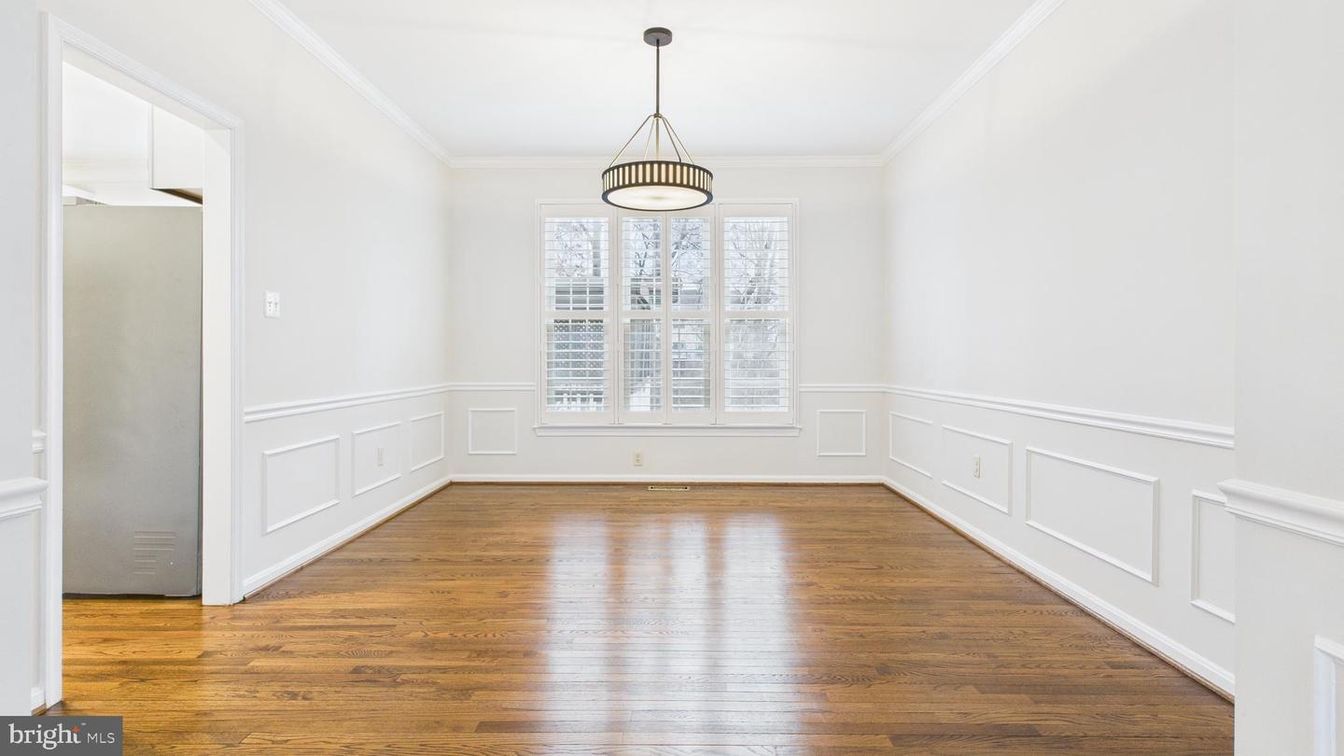 Empty room, Interior, Pendant Lights, Wood Texture Flooring