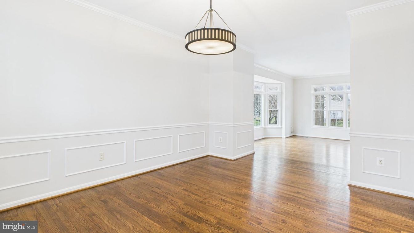 Empty room, Interior, Pendant Lights, Wood Texture Flooring