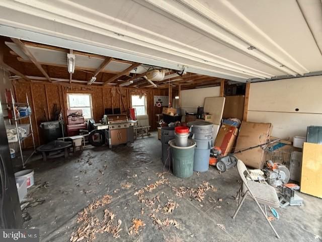Garage, Interior, Wooden Beams
