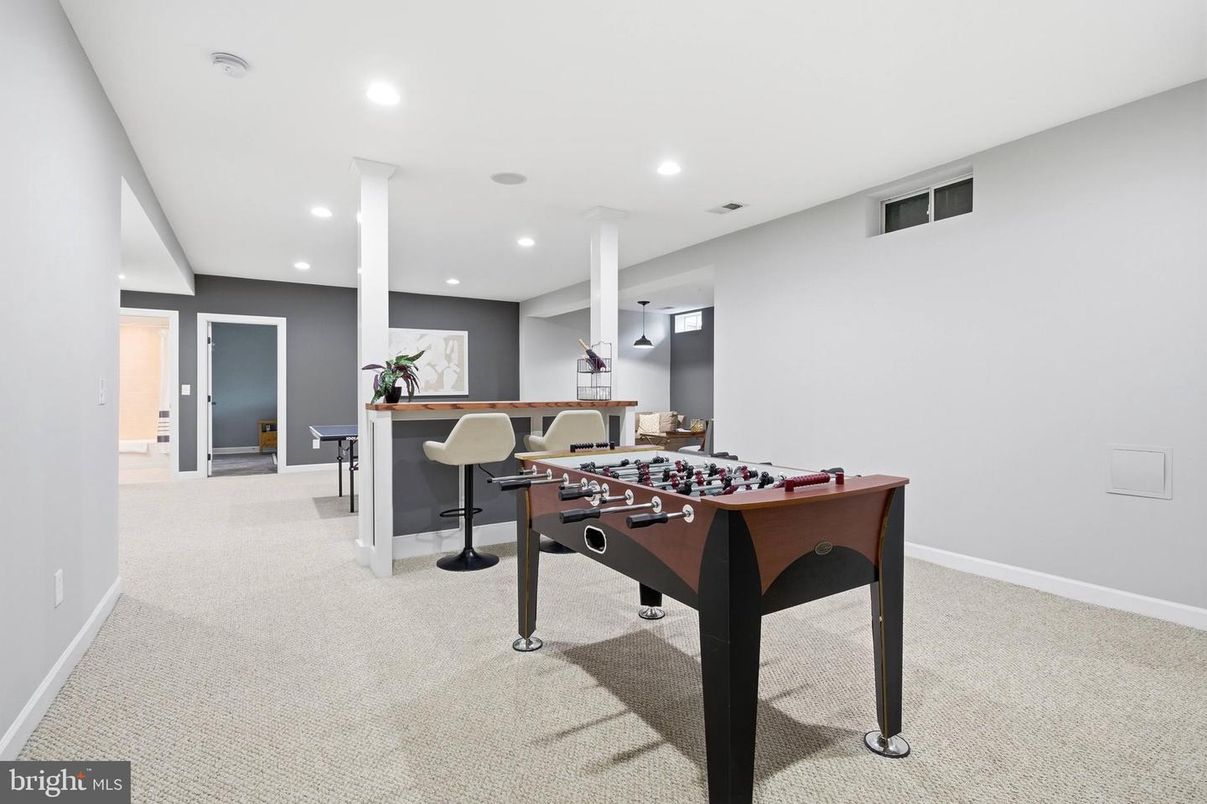 Game Room, Interior, Recessed Lighting