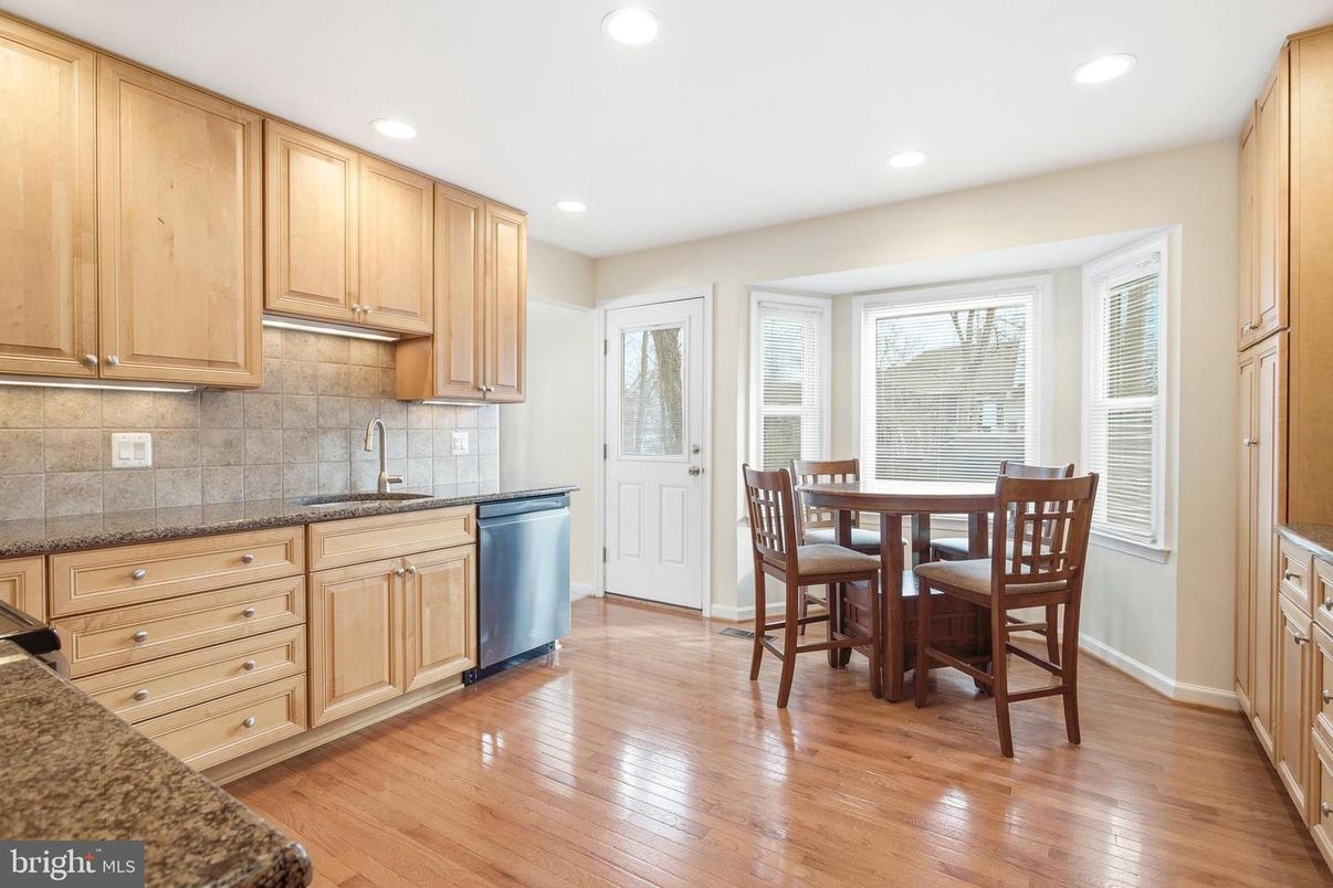 Dining room, Interior, Kitchen, Recessed Lighting, Wood Texture Flooring