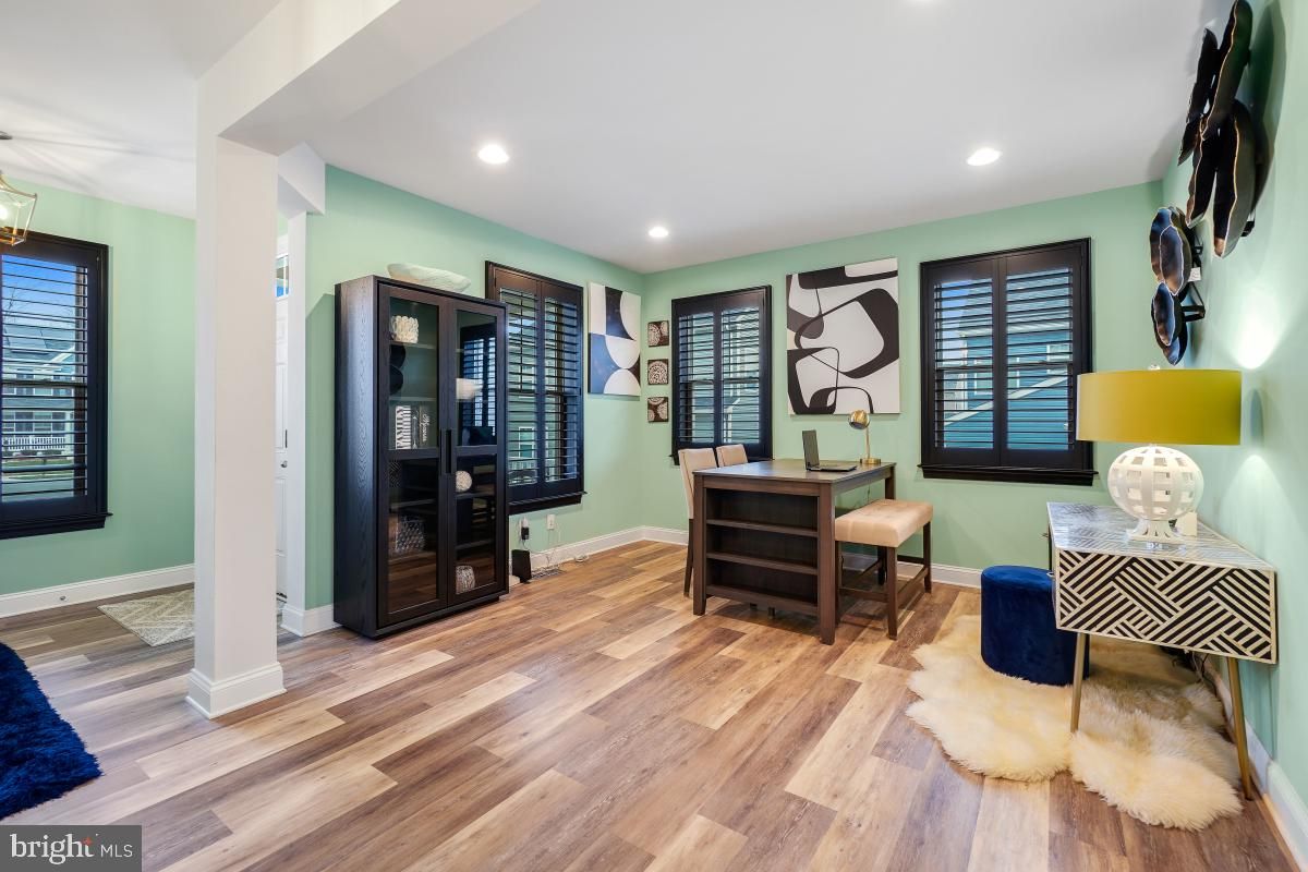 Home Office, Interior, Recessed Lighting, Wood Texture Flooring