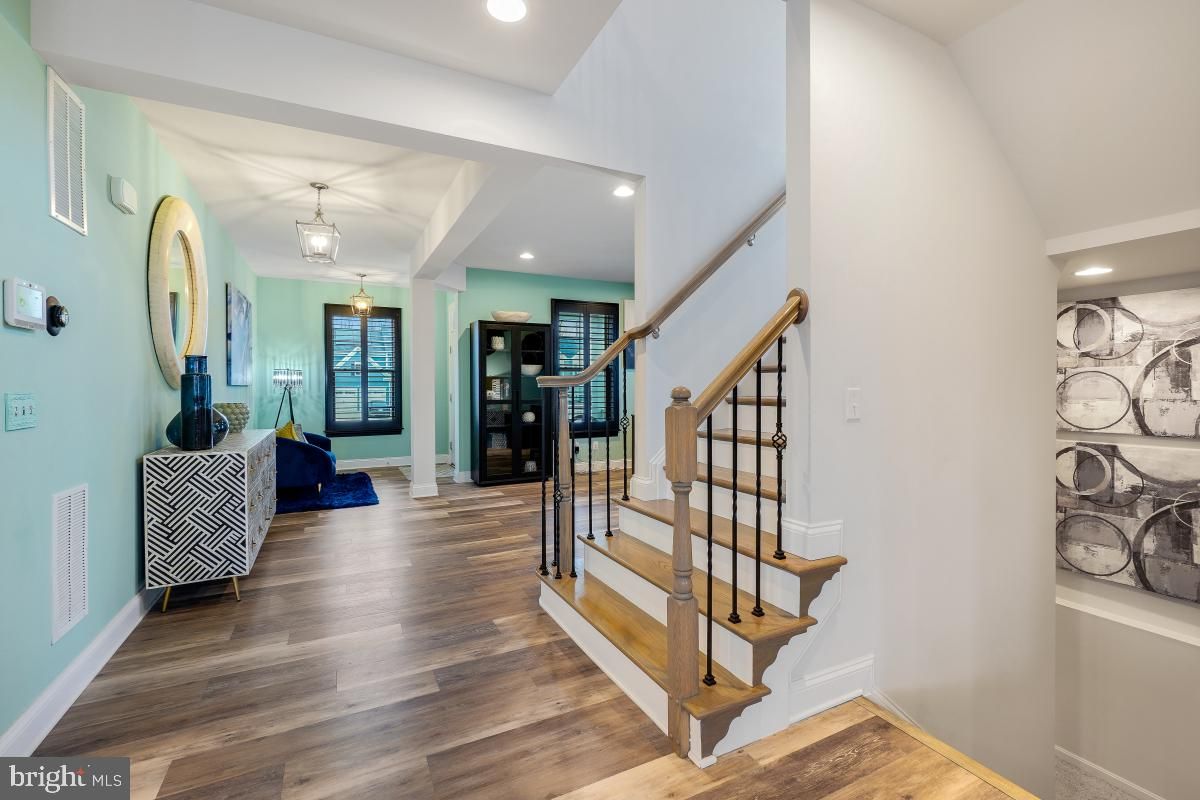 Interior, Pendant Lights, Recessed Lighting, Wood Texture Flooring