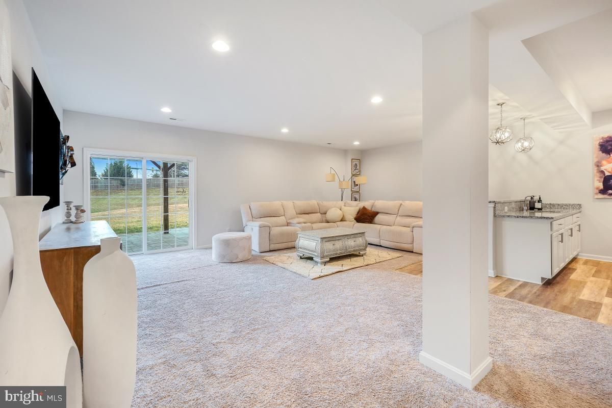 Interior, Living room, Pendant Lights, Recessed Lighting, Wood Texture Flooring