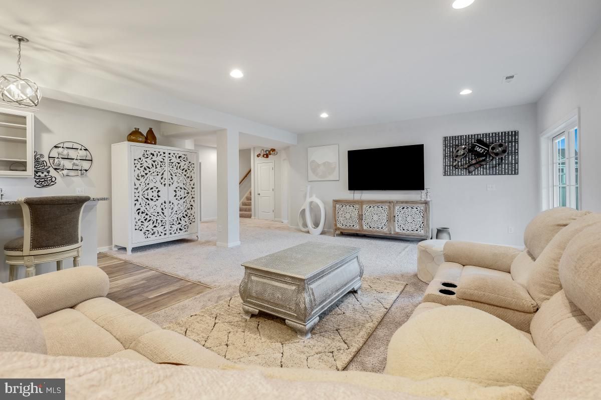 Interior, Living room, Pendant Lights, Recessed Lighting, Wood Texture Flooring