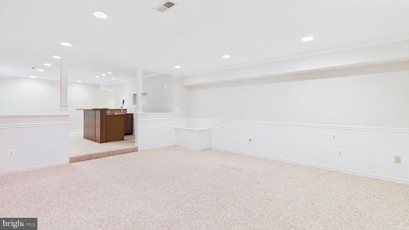 Empty room, Interior, Recessed Lighting