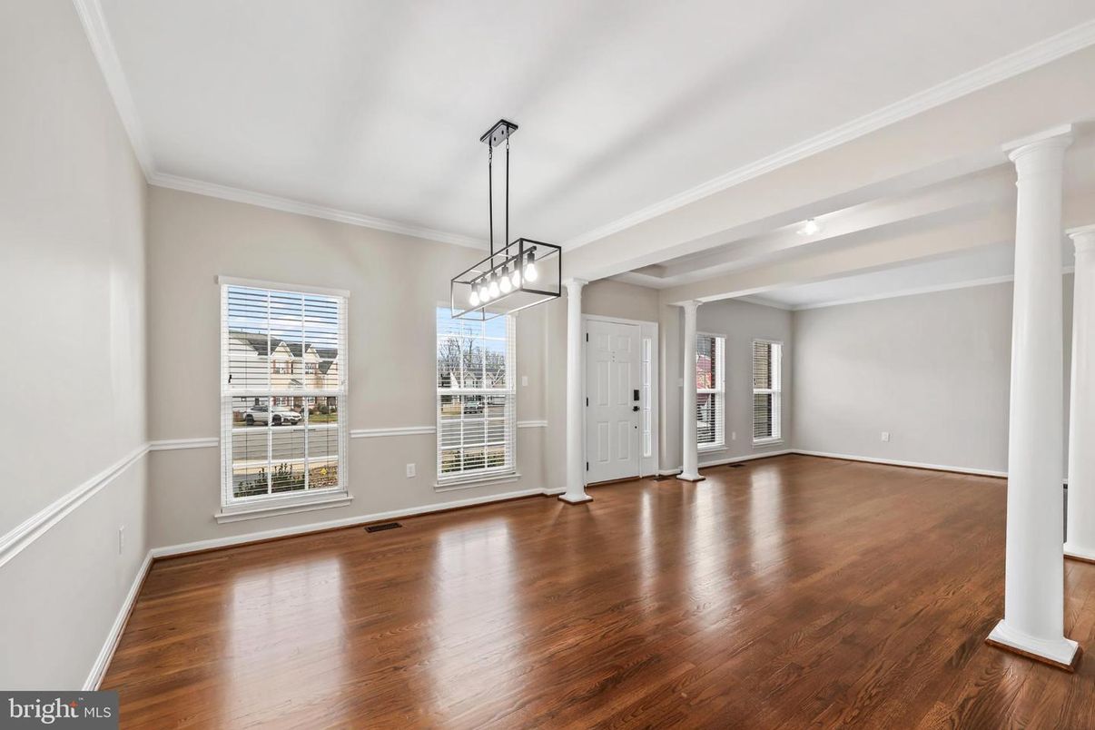 Empty room, Interior, Pendant Lights, Wood Texture Flooring