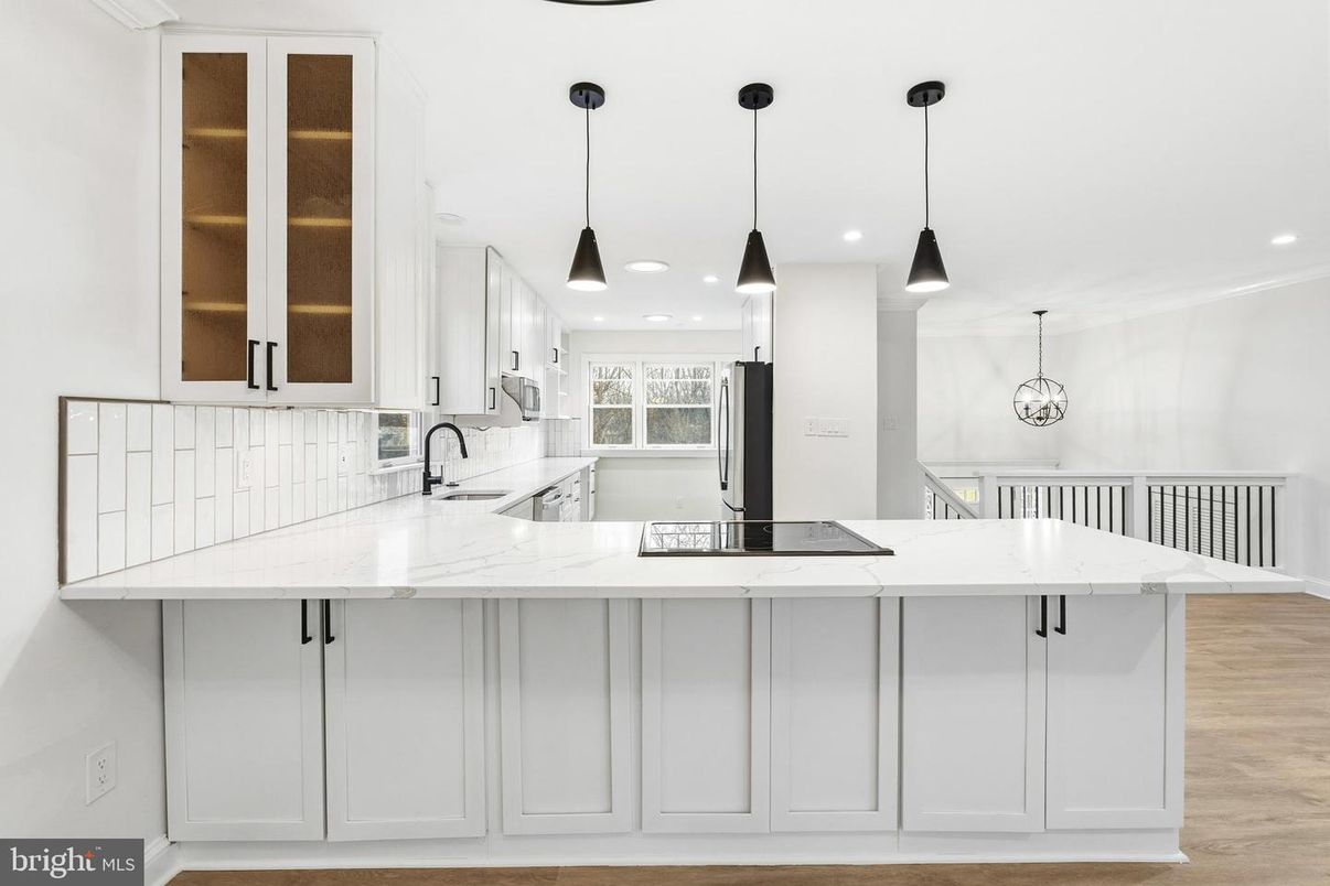 Interior, Kitchen, Pendant Lights, Recessed Lighting, Wood Texture Flooring