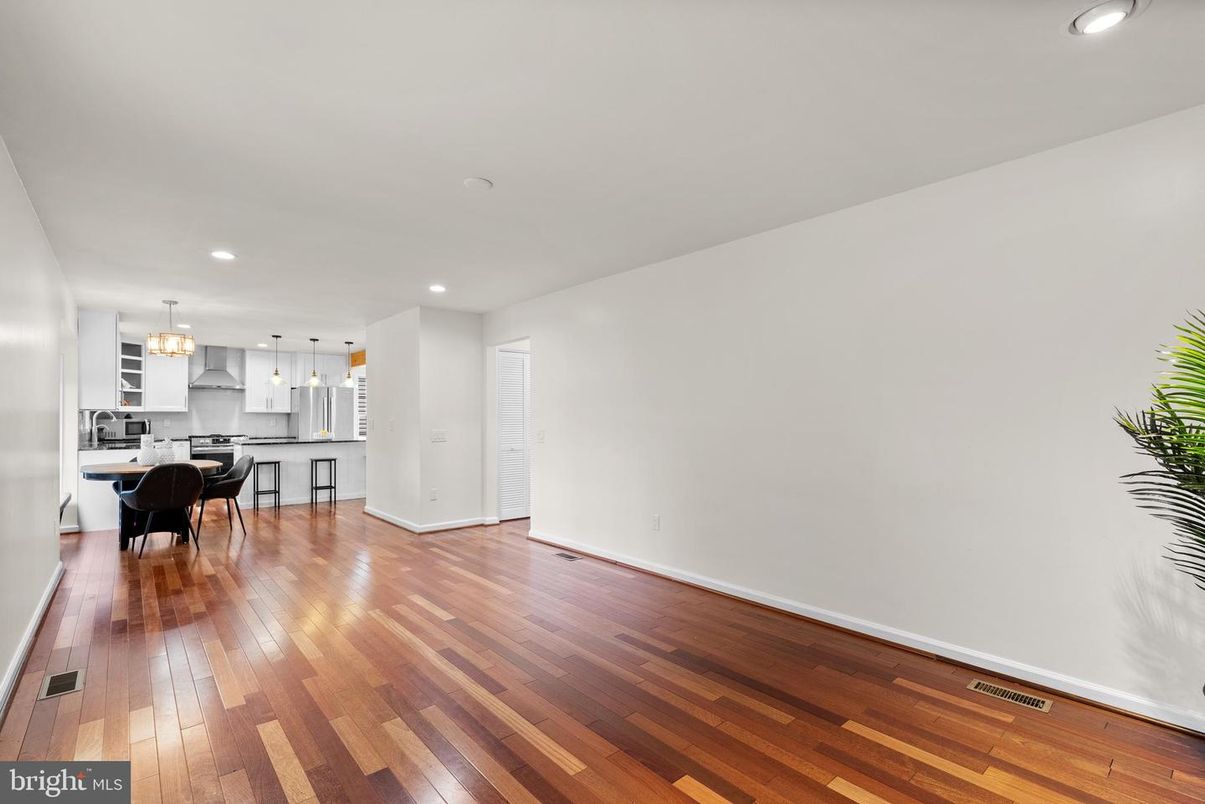 Dining room, Interior, Kitchen, Pendant Lights, Recessed Lighting, Wood Texture Flooring