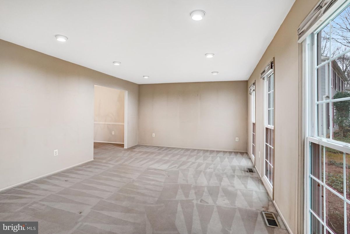 Empty room, Interior, Recessed Lighting
