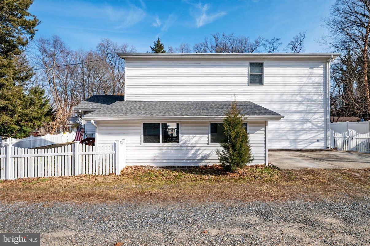 Exterior, Facade, None