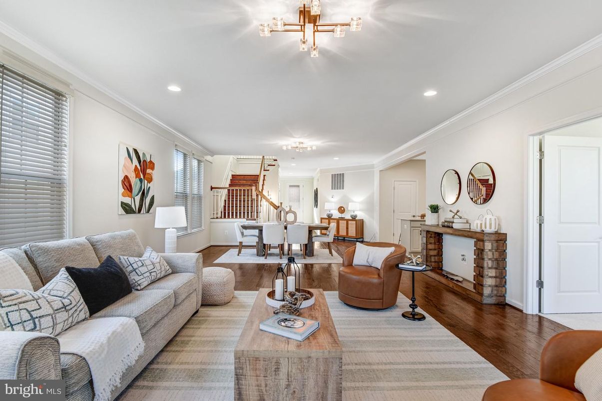 Dining room, Interior, Living room, Pendant Lights, Recessed Lighting, Wood Texture Flooring