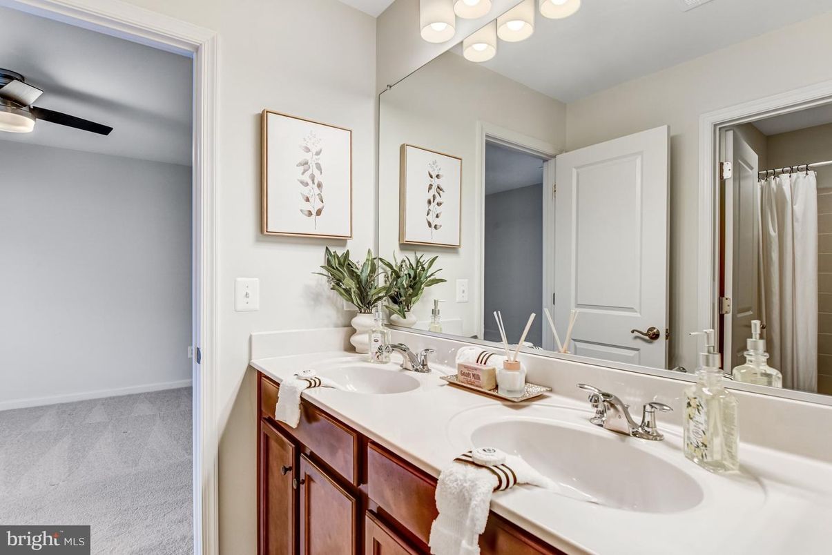Bathroom, Dual Sink Vanities, Interior