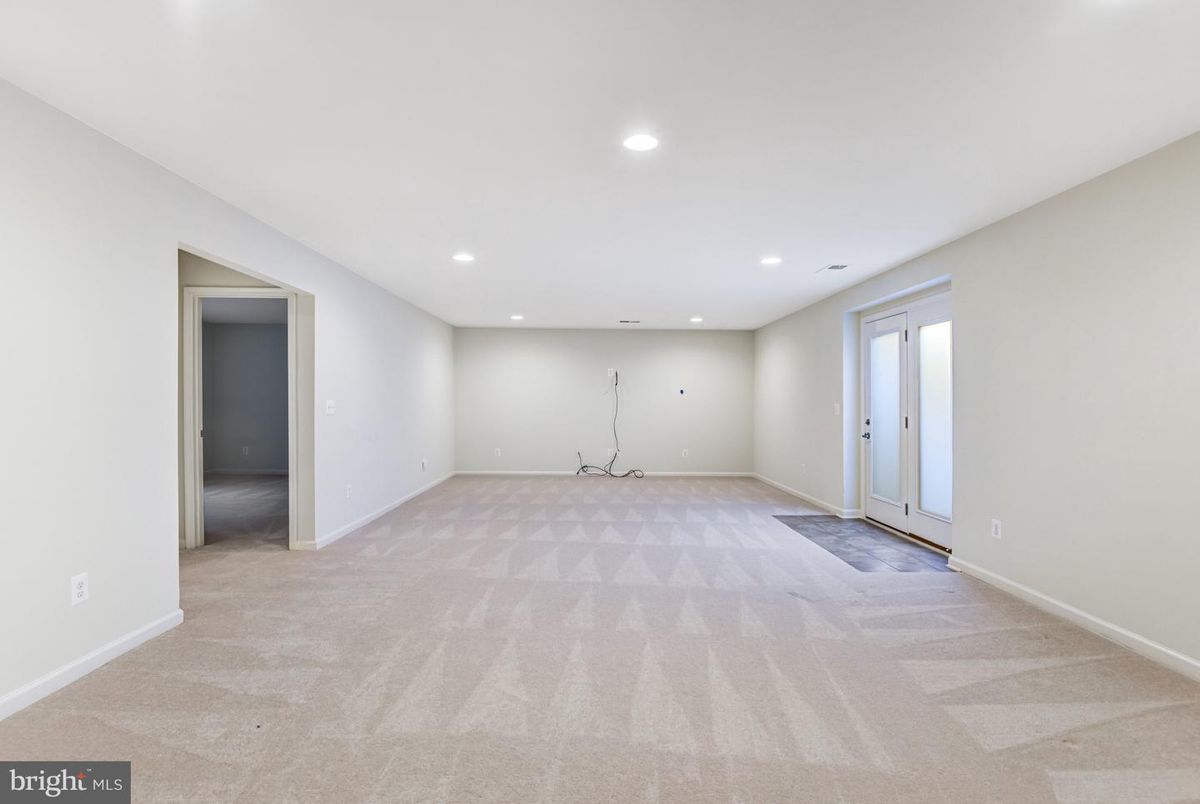 Empty room, Interior, Recessed Lighting