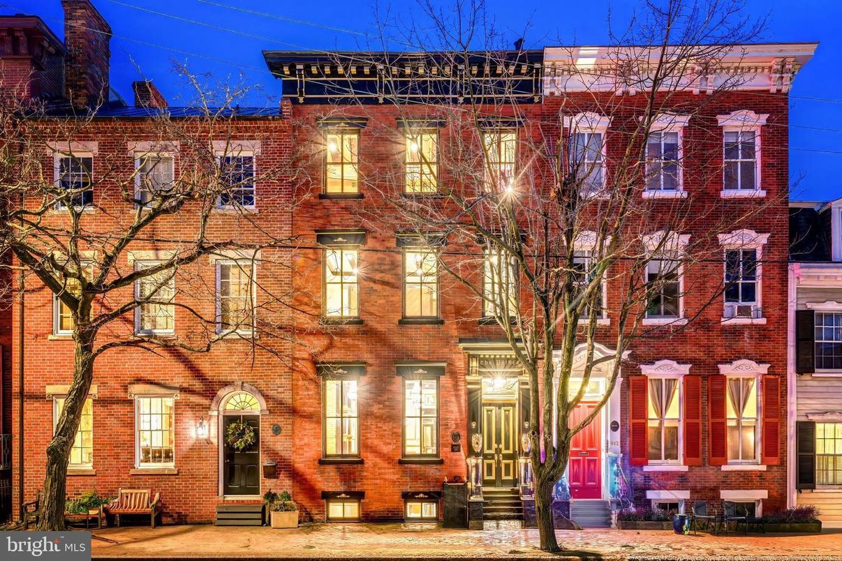 Exterior, Facade, Brick Facade, Rowhouse