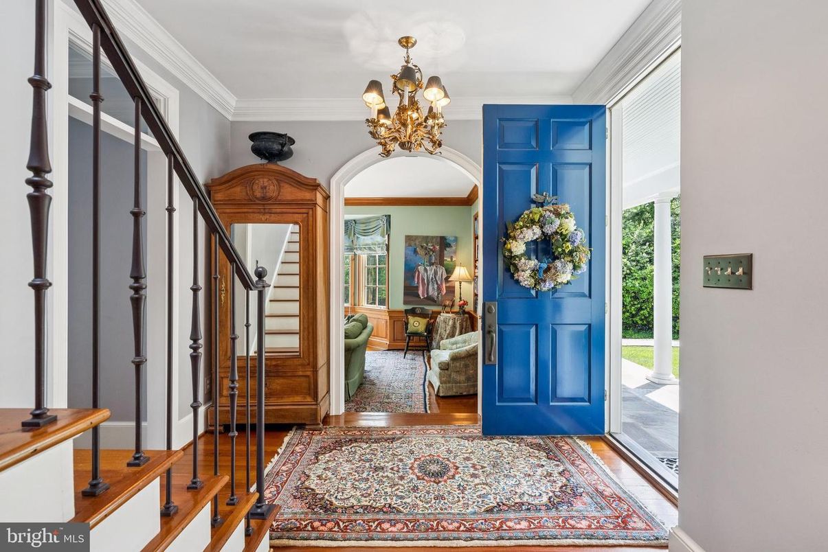 Chandelier, Interior, Wood Texture Flooring
