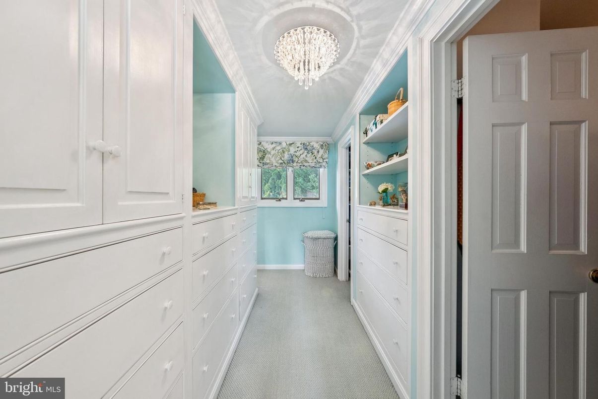 Chandelier, Interior