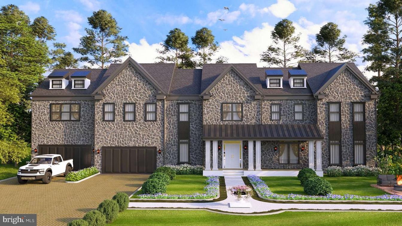 Attached, Exterior, Facade, Brick Traditional