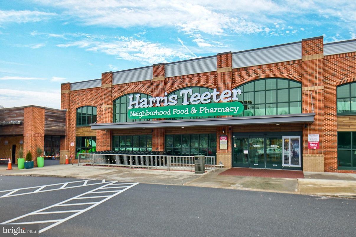 Exterior, Facade, None