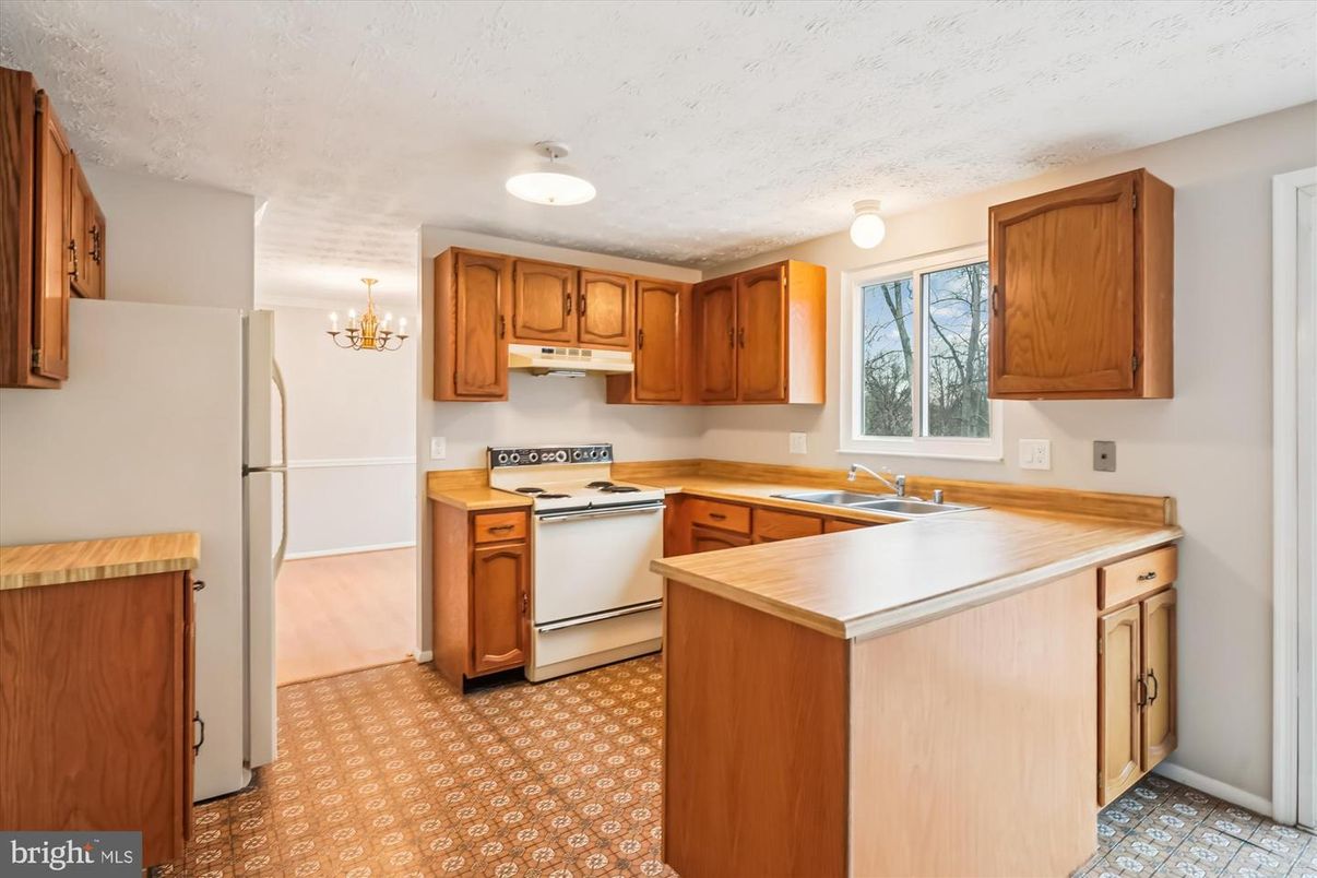 Chandelier, Interior, Kitchen