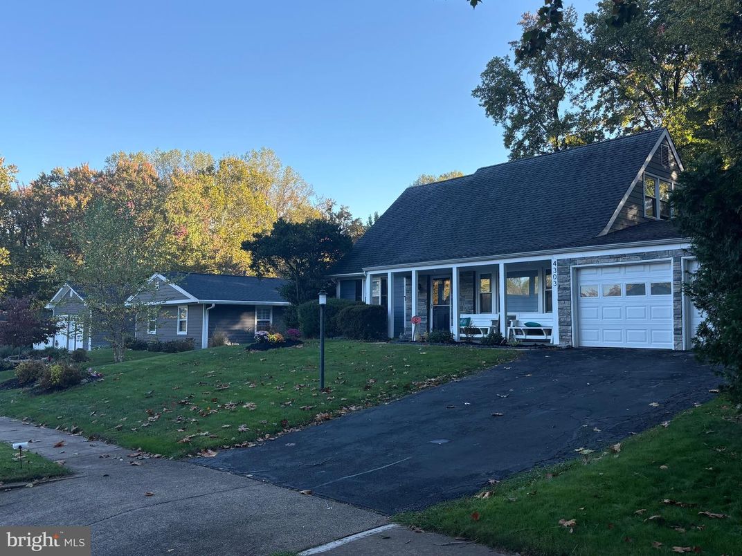 Attached, Exterior, Facade, Cape Cod