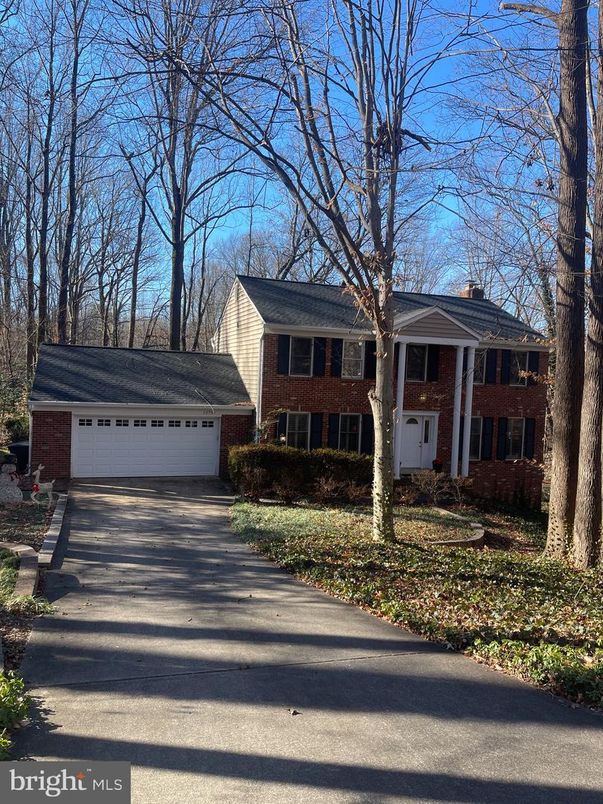 Attached, Exterior, Facade, Brick Facade, Split Level