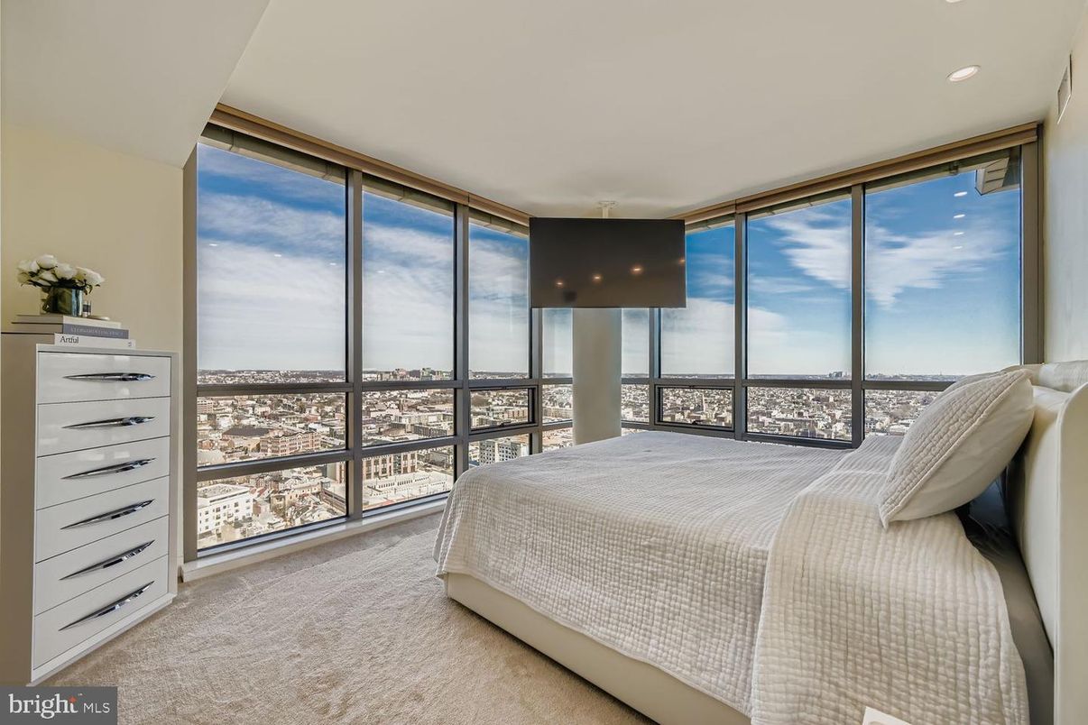 Bedroom, Interior, Recessed Lighting, Water