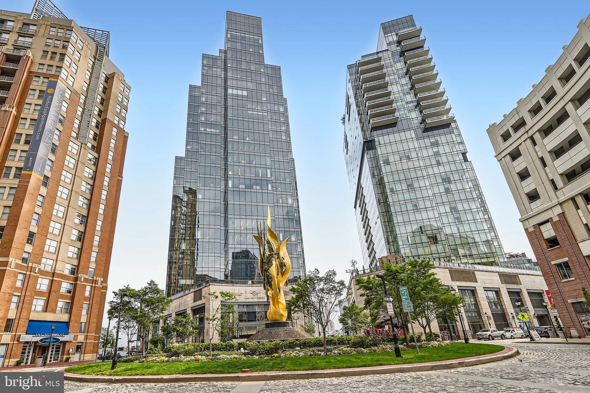 Exterior, Facade, Highrise