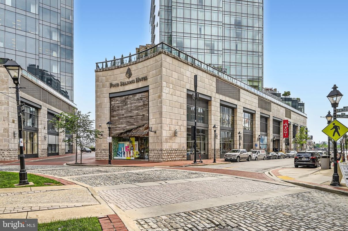 Exterior, Facade, Highrise