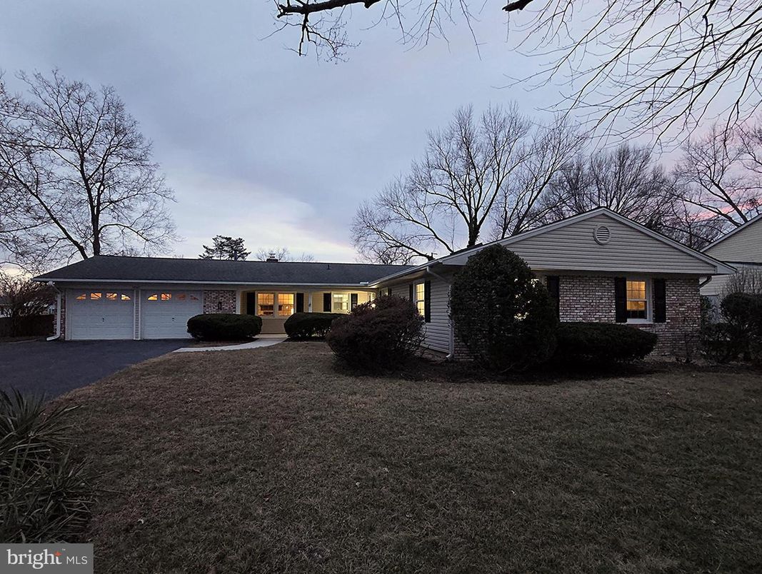 Attached, Exterior, Facade, Brick Facade, Ranch