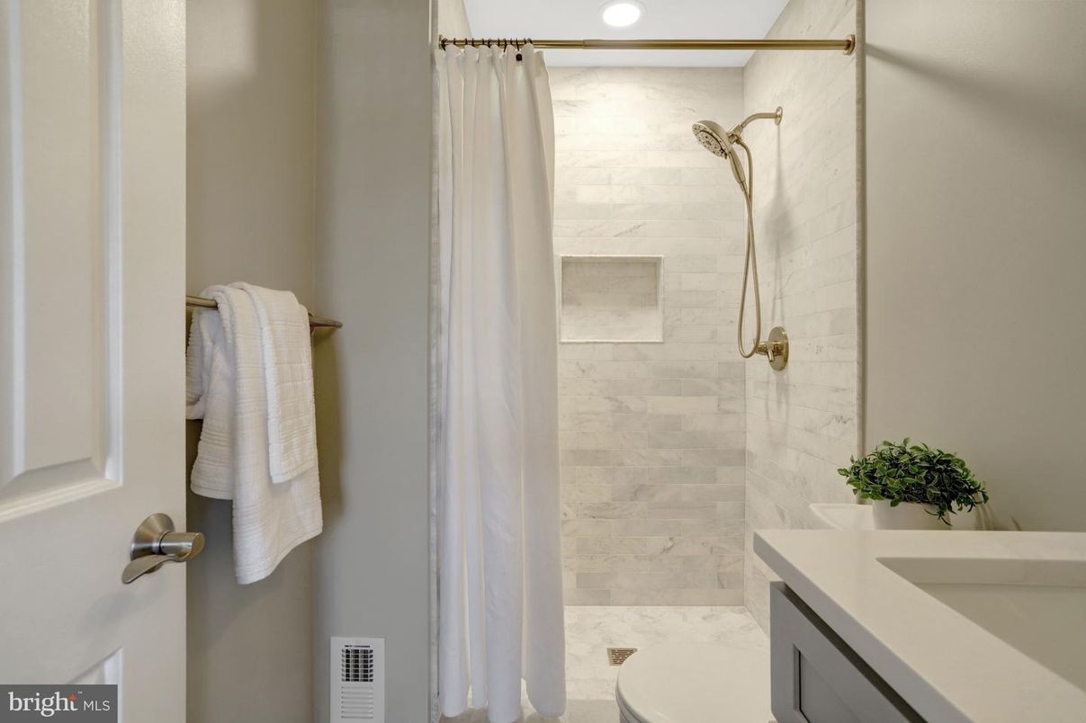 Bathroom, Interior, Marble Walls, Recessed Lighting